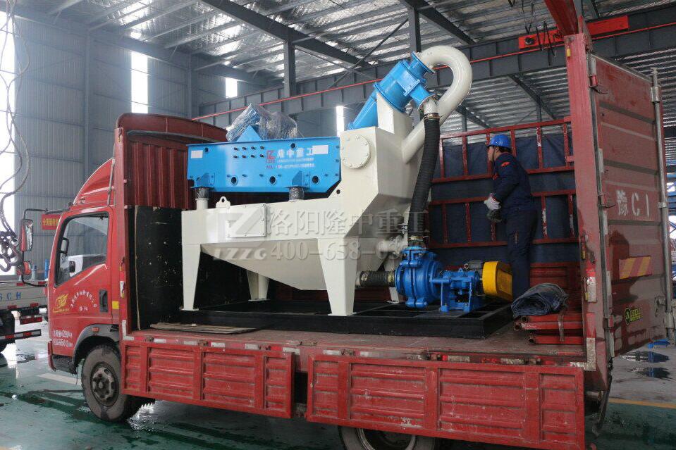 細沙回收機裝車發(fā)貨