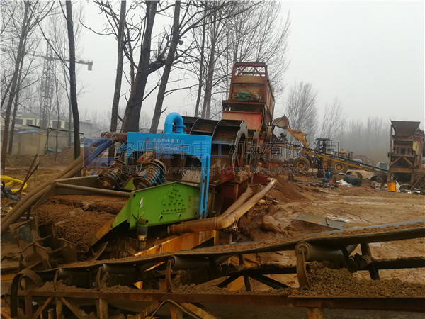 山東棗莊-細沙回收機現(xiàn)場27.jpg